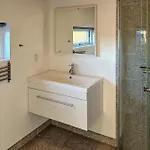 בית נופש 3 Bedroom Amazing In ברובסט